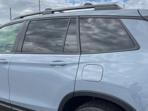 Used 2023 Honda Passport EX-L image 4