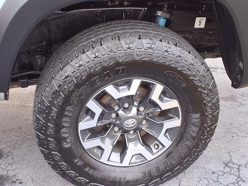 Used 2022 Toyota Tacoma TRD Off-Road image 45