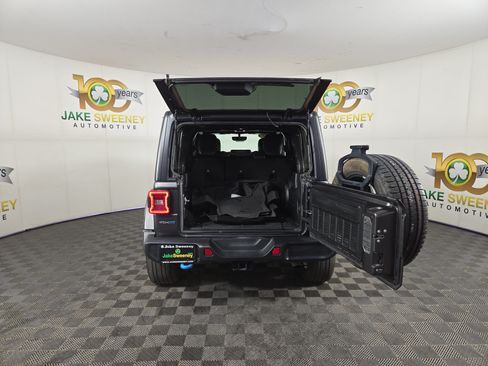 Used 2022 Jeep Wrangler Unlimited Sahara w/ Cold Weather Group AWD/4WD image 33