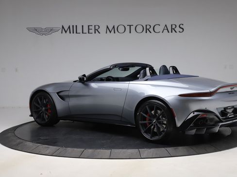 Used 2021 Aston Martin V8 Vantage Roadster RWD image 3