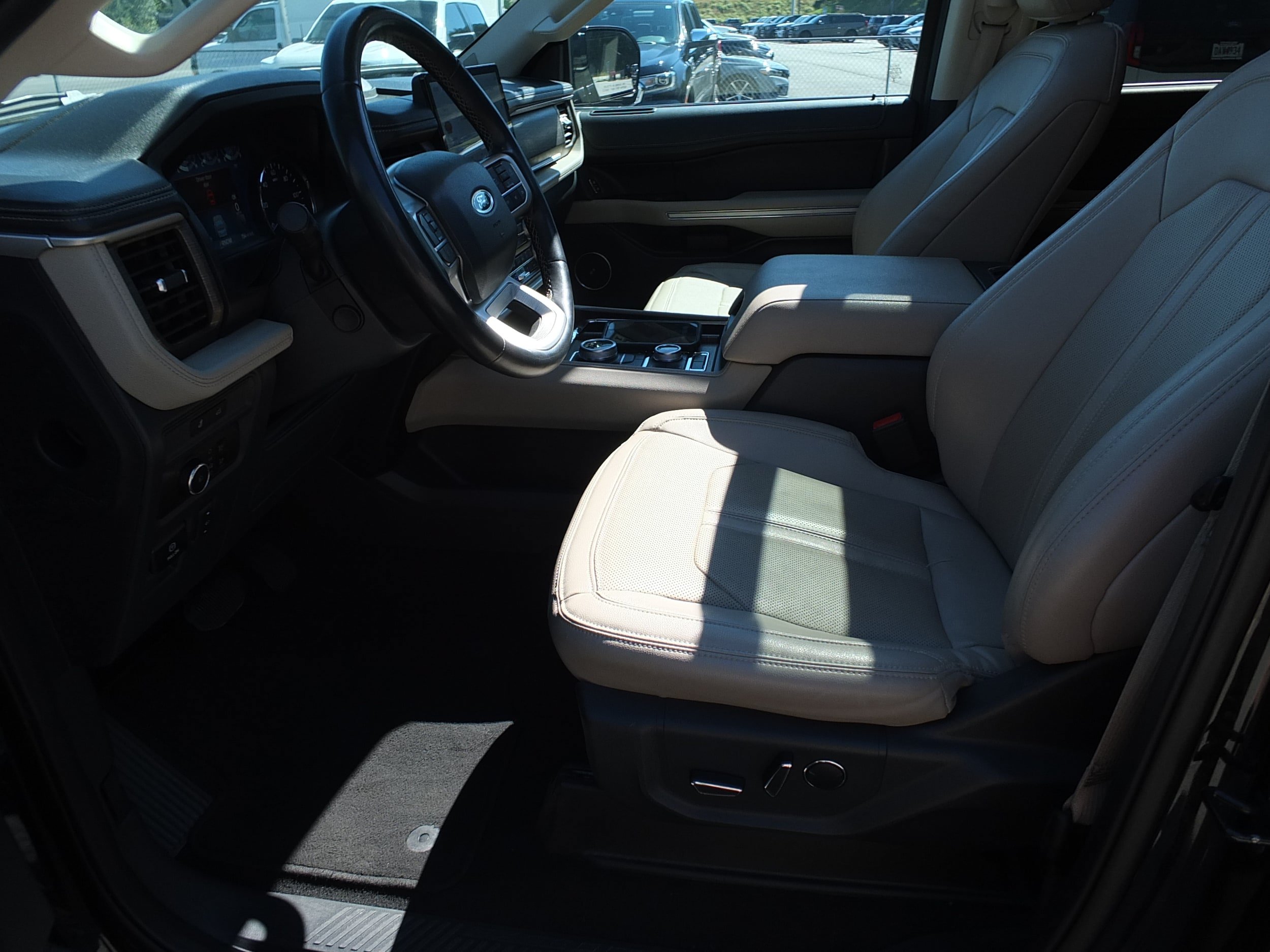 Used 2024 Ford Expedition Max Limited AWD/4WD image 12