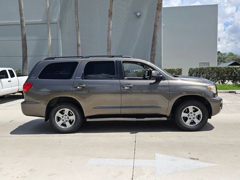 Used 2008 Toyota Sequoia SR5 w/ Towing Pkg AWD/4WD image 4
