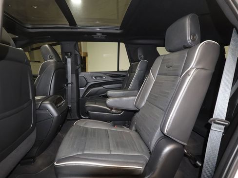 Certified 2024 Cadillac Escalade Sport w/ LPO, ONYX Package image 26