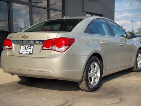 Used 2016 Chevrolet Cruze LT FWD image 2