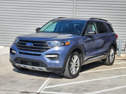 Used 2021 Ford Explorer XLT w/ Equipment Group 202A RWD image 4