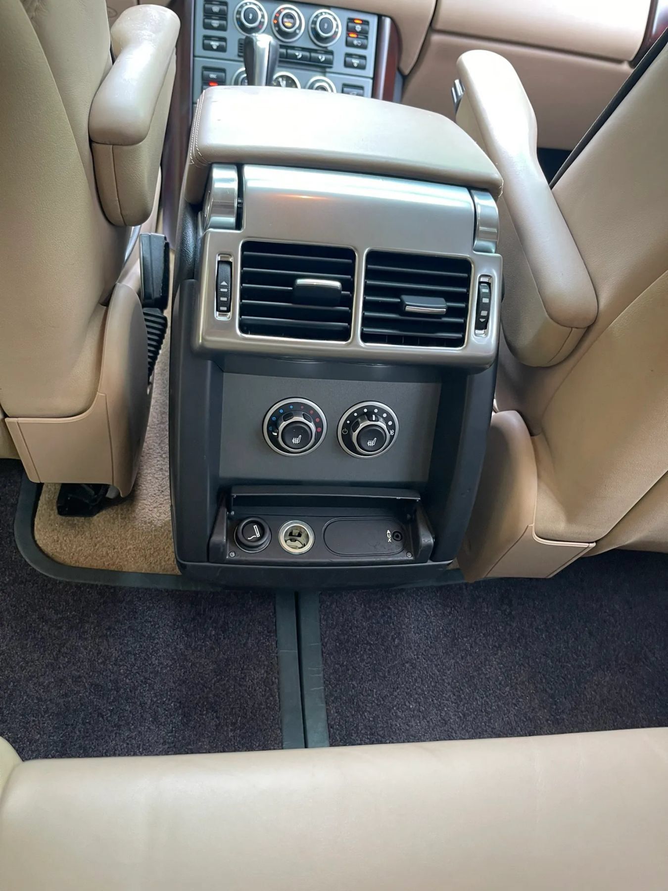 Used 2009 Land Rover Range Rover HSE AWD/4WD image 13