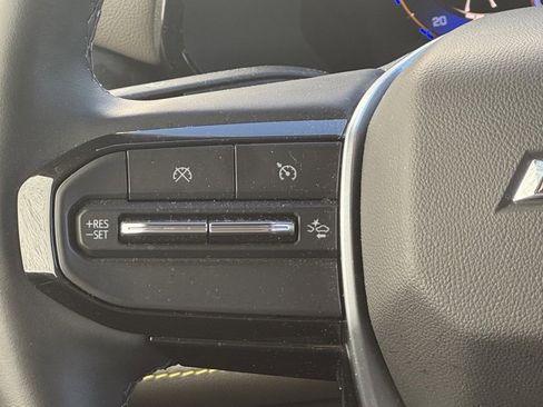 Used 2025 Chevrolet Colorado ZR2 w/ Midnight Edition image 19