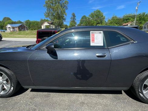 Used 2017 Dodge Challenger SXT RWD image 3