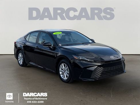 Used 2025 Toyota Camry LE image 1