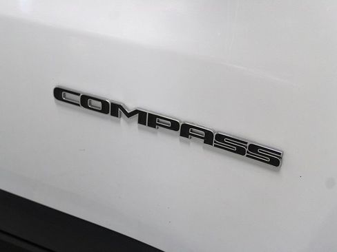 Certified 2025 Jeep Compass Limited AWD/4WD image 36
