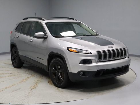 Used 2016 Jeep Cherokee Latitude w/ Comfort/Convenience Group AWD/4WD image 1