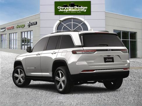 Used 2024 Jeep Grand Cherokee Limited AWD/4WD image 5