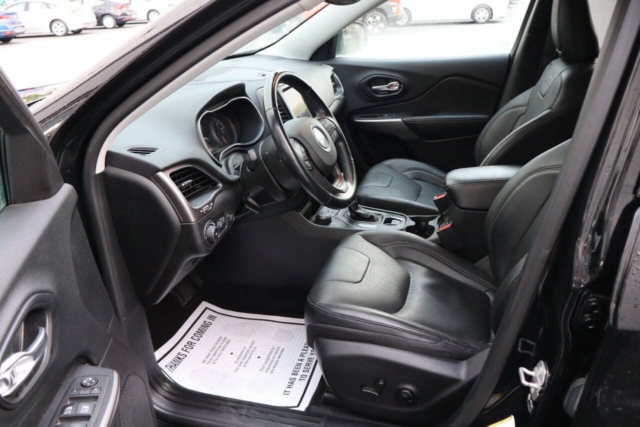 Used 2021 Jeep Cherokee Latitude Lux w/ Comfort/Convenience Group AWD/4WD image 6