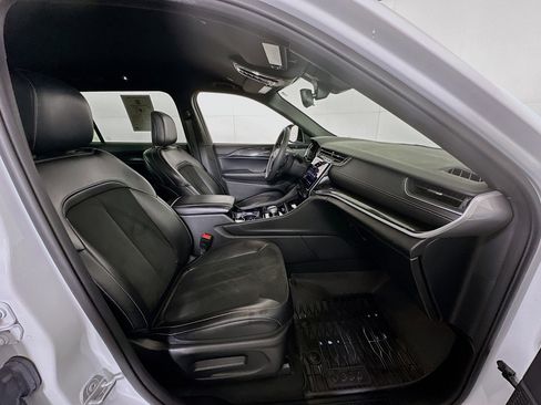 Used 2023 Jeep Grand Cherokee L Laredo image 33