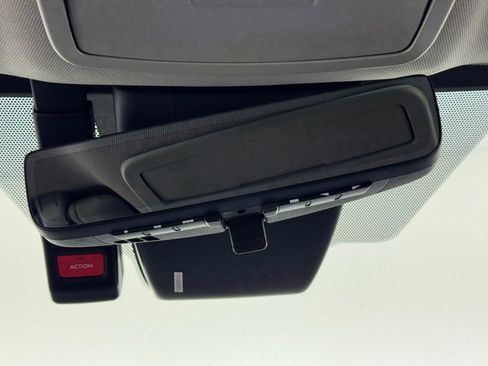 Used 2024 Toyota Sienna Limited image 36