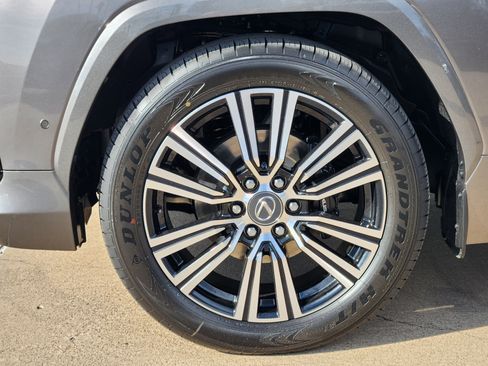 New 2026 Lexus LX 700h Luxury image 6