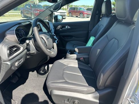 New 2026 Chrysler Pacifica Select image 60