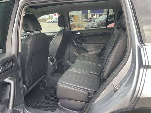 Certified 2024 Volkswagen Tiguan SE w/ Panoramic Sunroof Package image 8