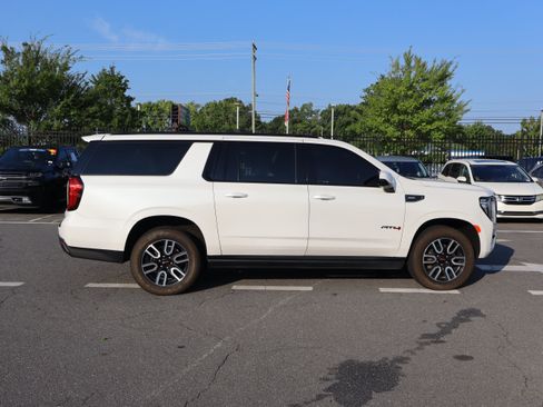 Used 2021 GMC Yukon XL AT4 w/ AT4 Premium Package AWD/4WD image 22