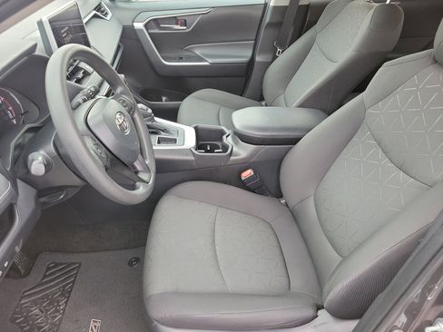Used 2024 Toyota RAV4 XLE FWD image 9