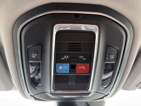 Used 2023 Jeep Grand Cherokee Laredo image 23