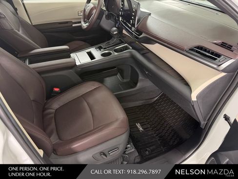 Used 2024 Toyota Sienna Platinum FWD image 43