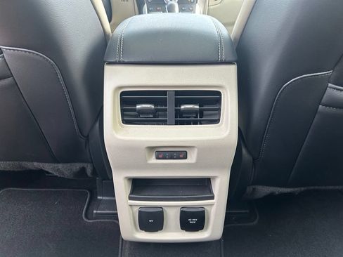 Used 2018 Ford Edge Titanium w/ Equipment Group 301A AWD/4WD image 32
