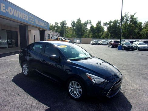 Used 2018 Toyota Yaris iA image 3