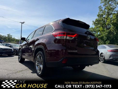 Used 2019 Toyota Highlander Limited Platinum FWD image 4