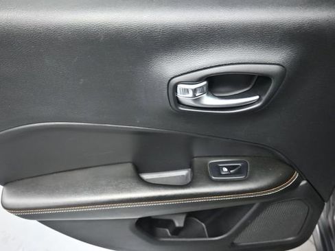 Used 2018 Jeep Compass Latitude w/ Popular Equipment Group AWD/4WD image 20