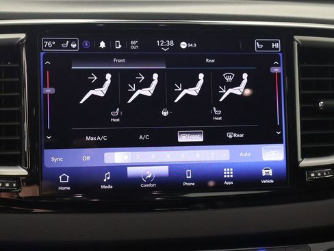 Used 2024 Chrysler Pacifica Touring-L image 46