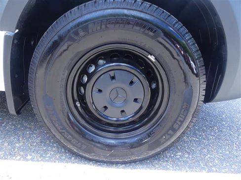 Used 2024 Mercedes-Benz Sprinter 2500 image 27