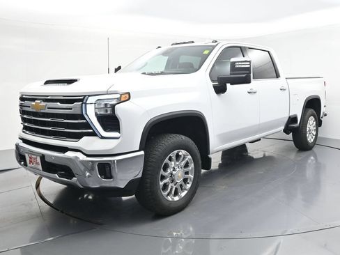 Used 2025 Chevrolet Silverado 2500 LTZ w/ LTZ Premium Package AWD/4WD image 3
