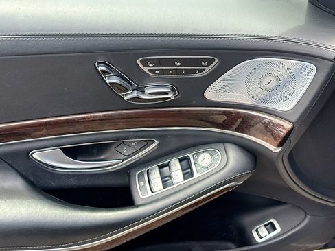 Used 2020 Mercedes-Benz S 560 4MATIC Sedan w/ Premium Package image 19