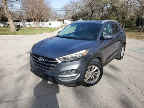 Used 2016 Hyundai Tucson SE w/ Option Group 02 FWD image 2