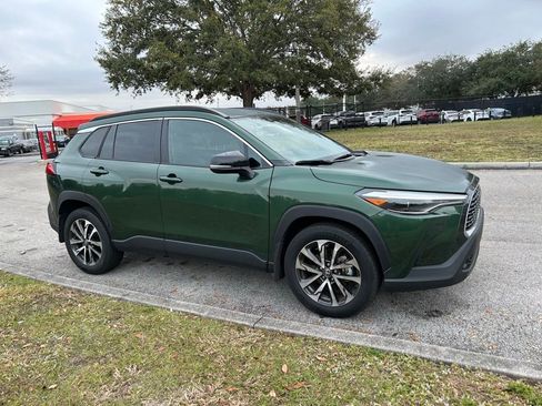 Certified 2025 Toyota Corolla Cross XLE image 7