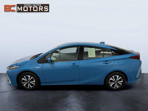 Used 2019 Toyota Prius Prime Advanced w/ Carpet Mat Package FWD image 3