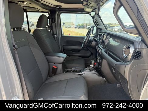 Used 2022 Jeep Wrangler Unlimited Sahara AWD/4WD image 30