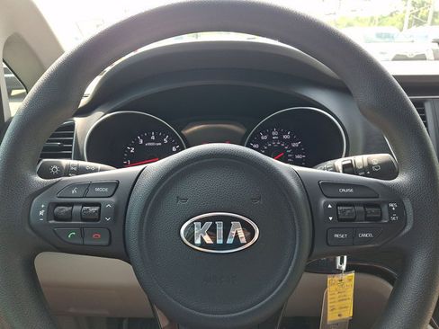 Used 2015 Kia Sedona LX FWD image 17