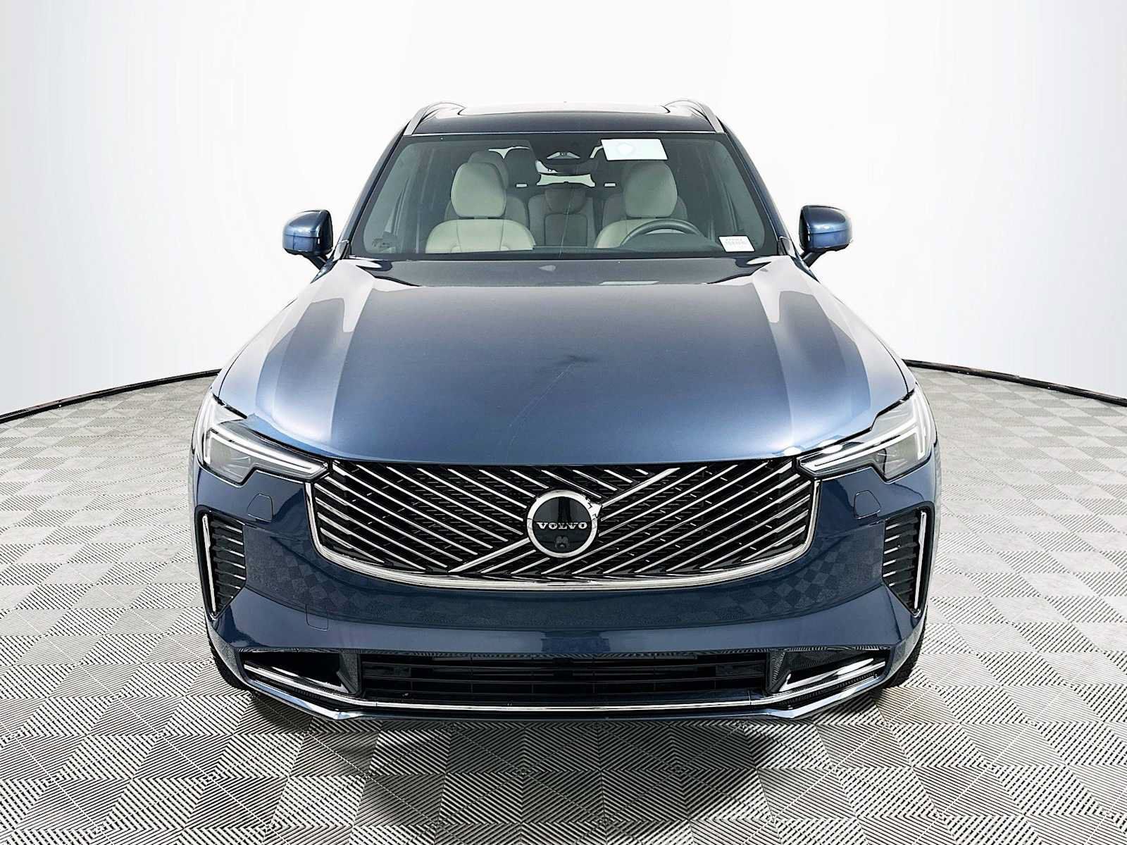 New 2026 Volvo XC90 T8 Plus w/ Protection Package Premier AWD/4WD image 2