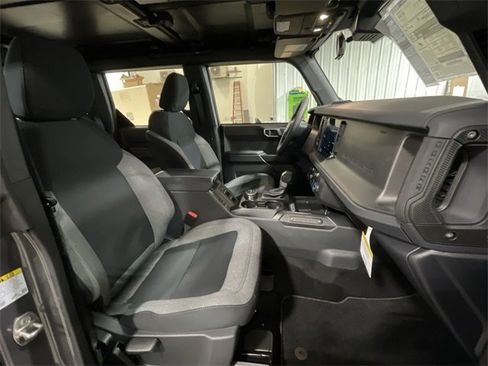 New 2025 Ford Bronco 4-Door image 28