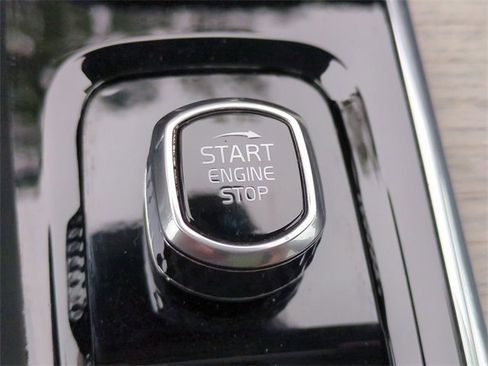 Used 2022 Volvo XC60 B5 Inscription w/ Climate Package image 27