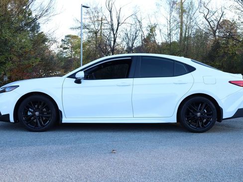 Used 2026 Toyota Camry SE image 4