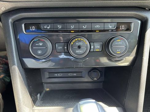 Used 2021 Volkswagen Tiguan SE FWD image 19