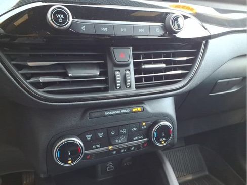 Used 2025 Ford Escape ST-Line w/ Cold Weather Package AWD/4WD image 19