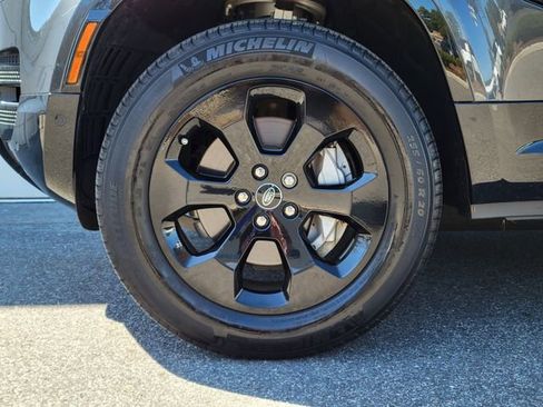 Used 2023 Land Rover Defender 90 X-Dynamic SE image 15