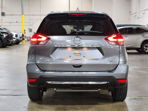 Used 2017 Nissan Rogue SV FWD image 11