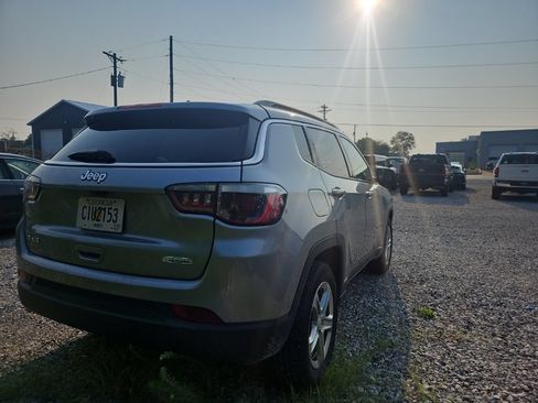 Used 2024 Jeep Compass Latitude AWD/4WD image 3