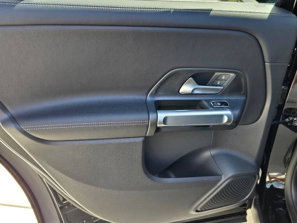 Used 2025 Mercedes-Benz GLB 250 4MATIC image 36