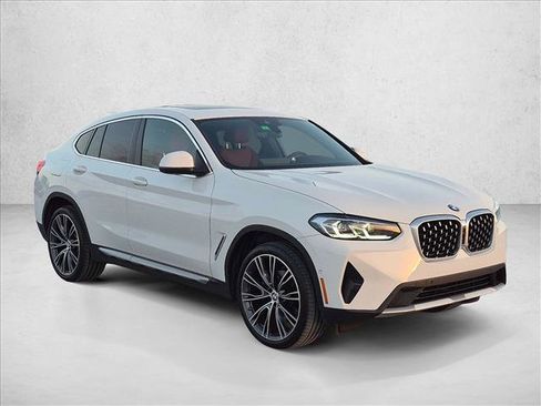 Used 2024 BMW X4 xDrive30i w/ Parking Assistance Package AWD/4WD image 3